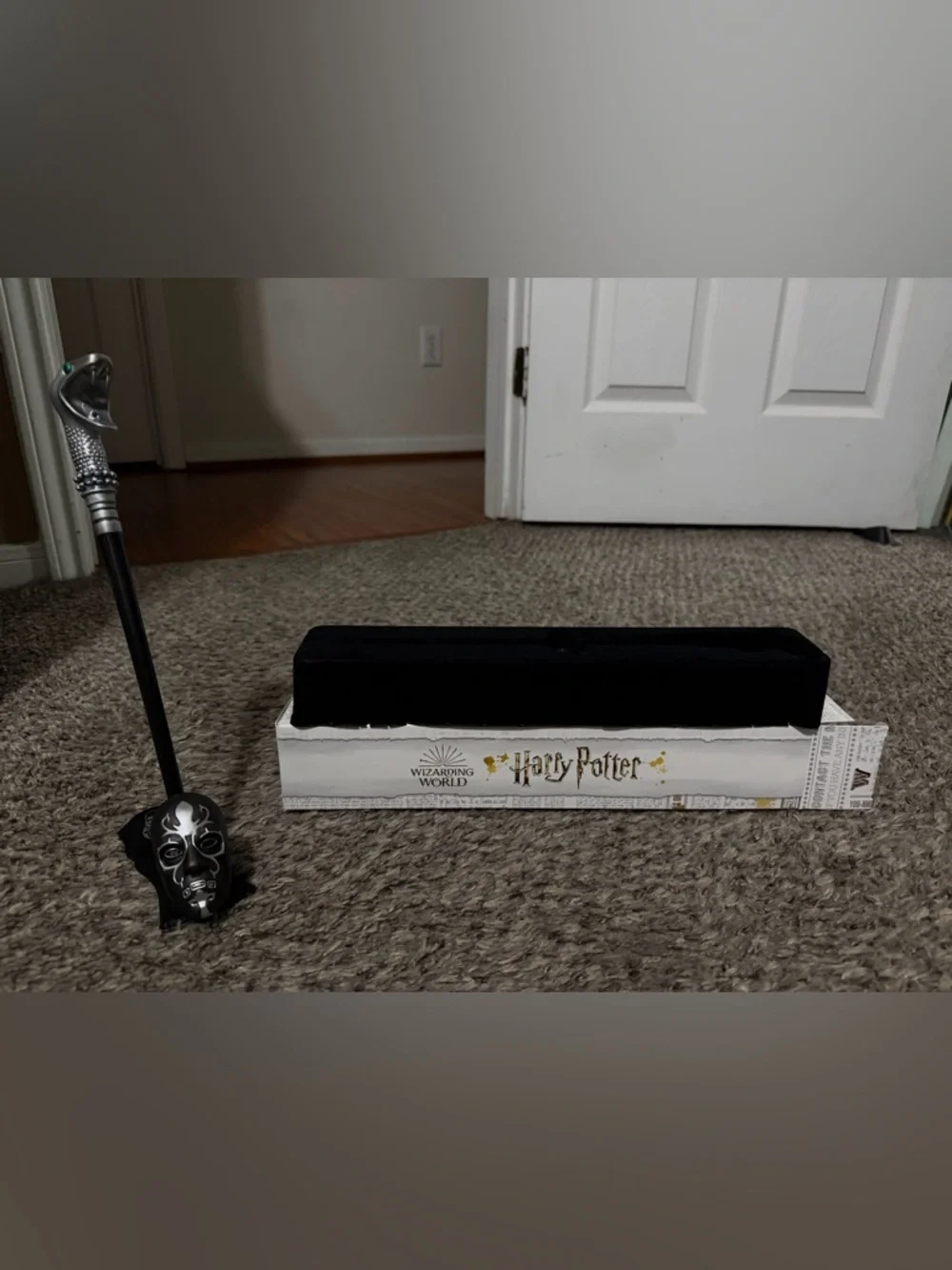 Warner Bros. Harry Potter Gold and Black Wand (blind box) - Picture 1 of 5